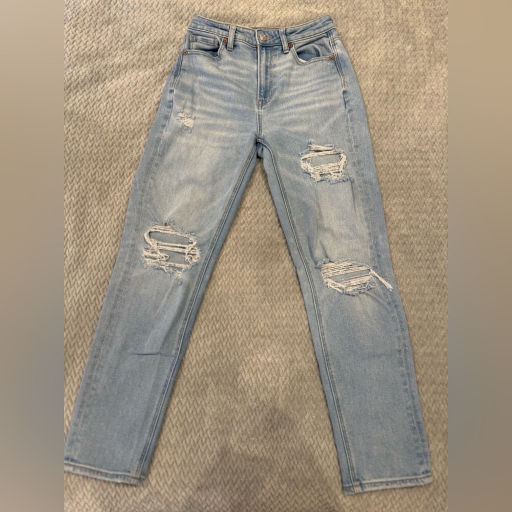American Eagle Mom Straight Jeans
